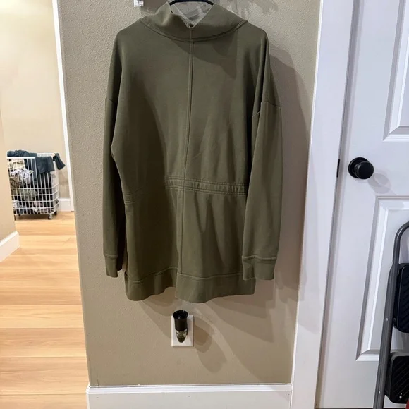 Nike Women Black Dri-FIT Get Fit Pullover Training Top - Picture 6 of 6